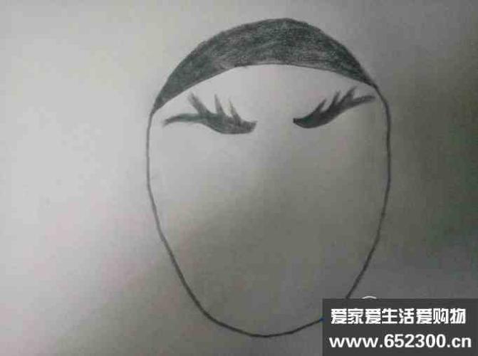 注意:眉毛有三个地方向上分叉.