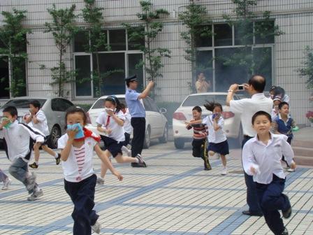 东光实验小学安全应急演练活动