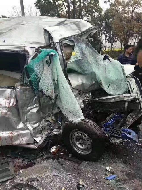 昨天盛泽南二环的这场车祸!【提醒】罚50元扣2分!