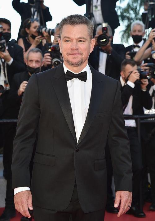 戛纳电影节第三日:马特·达蒙新片首映 超模穿肚兜火辣抢镜