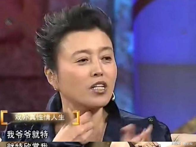 丁嘉丽的出彩表演,常常博得人们热烈的掌声,因此爷爷