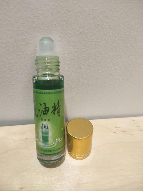 12ml风油精清凉油液走珠滚珠型瓶装夏季旅行儿童学生成人提神醒脑
