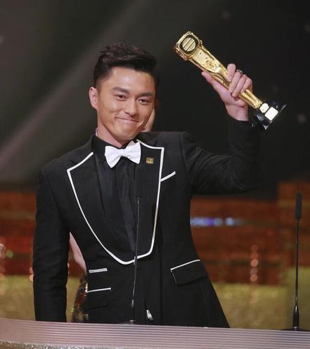 他曾丑闻缠身,出道20年演了近百部剧,才获tvb新人奖肯定