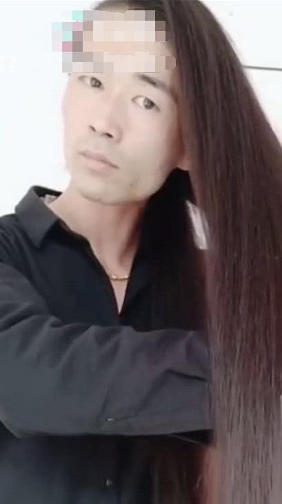 抖音"长发哥"走红!20年没理发引热议?网友:兄弟开价我