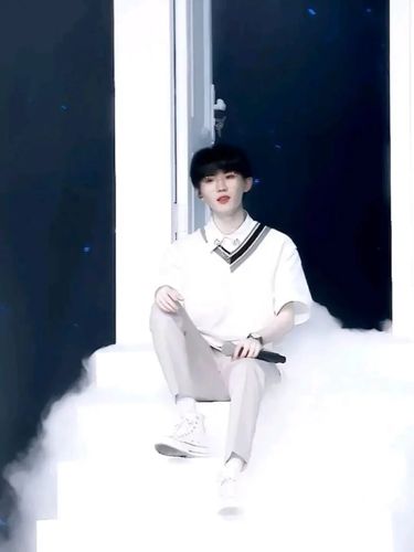 马嘉祺 剩下的盛夏_马嘉祺_第二颗纽扣怎么样_白衬衫