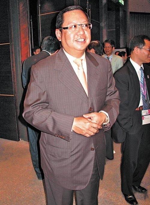内容简介  林建岳,广东潮阳人,香港商人,主力投资娱乐事业.