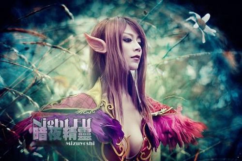 中的暗夜精灵,coser噗圈圈完美的展现下,光与影的交错下,精灵种族的