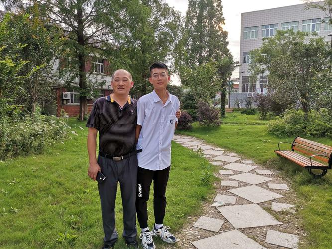 体育老将带小将!老帅带小帅!