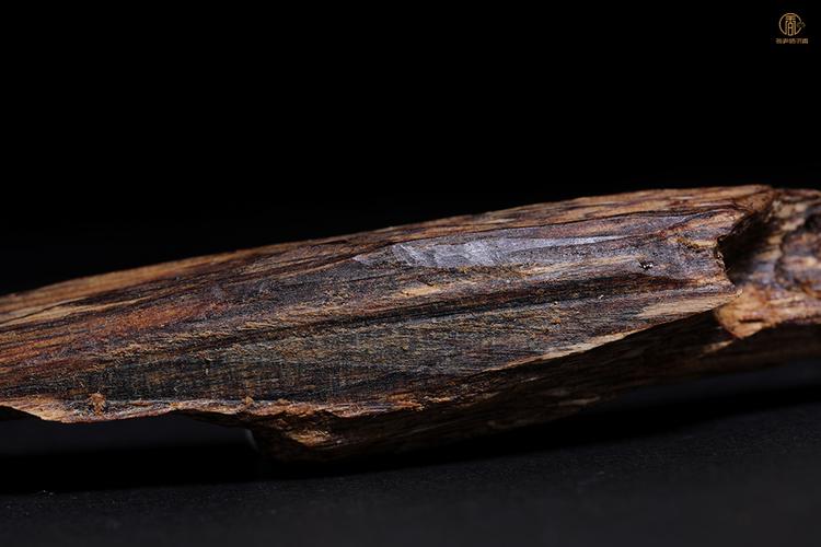 名称收藏级芽庄沉水奇楠沉香原材料重109克