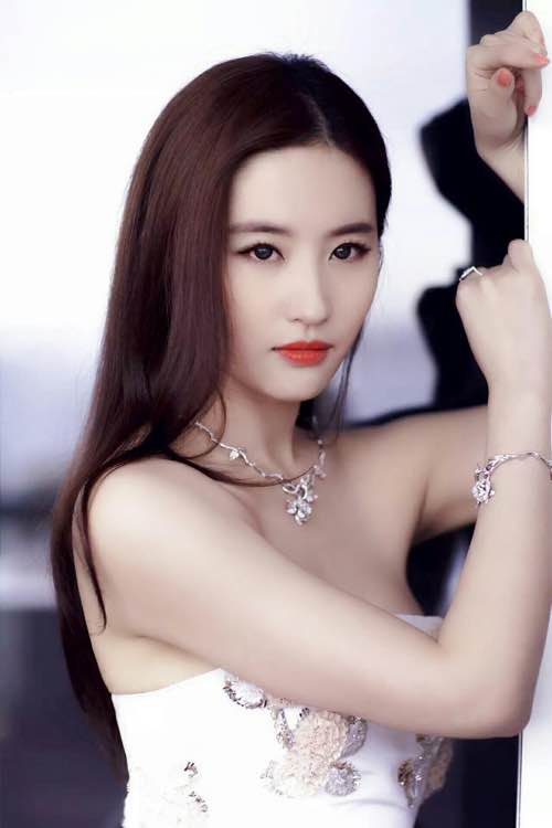 刘亦菲国籍:美国民族:汉族星座:处女座血型:b型身高:170cm 出生地