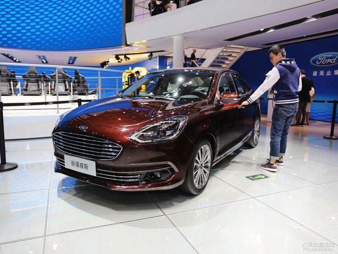 福特福睿斯中配裸车多少钱自动17款福特福睿斯
