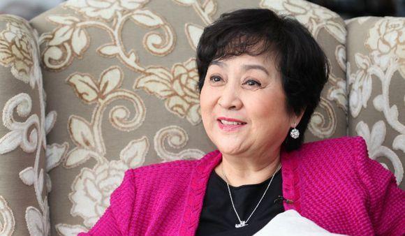 她,谢贤的第一任妻子,后嫁给刘家昌,坦言一生的遗憾
