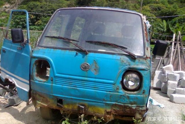 中国第一台面包车飞虎汽车,巍巍大别山上为汽车工业立下不朽功勋