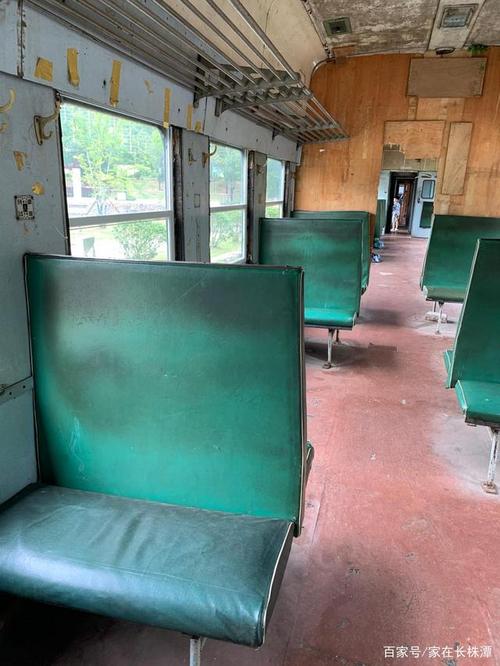 随着高铁的快速发展,那些尘封在记忆里的绿皮火车,你