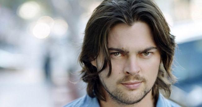 男生头发硬能留长发吗