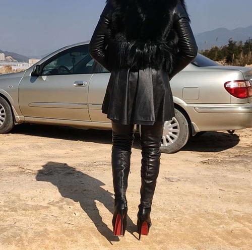 超高跟过膝长靴皮衣女王