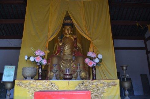 樵公说:"这个碧霞元君和我们八公山上的"奶奶庙"供奉的"四顶奶奶"是同
