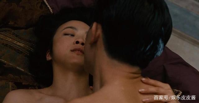 《色戒》中,汤唯五场激情戏堪称经典,每次都流露出不