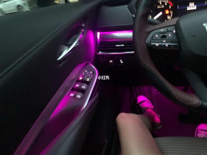 凯迪拉克xt4改装64色氛围灯