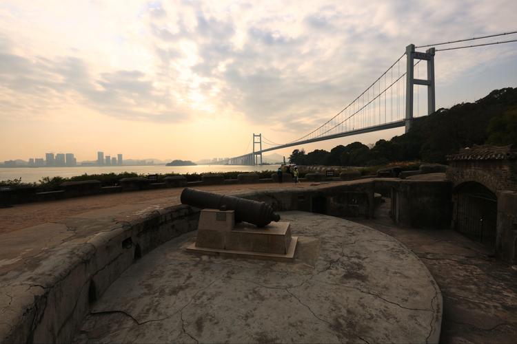 虎门镇威远炮台,是鸦片战争战场遗址,是虎门海口防务的主要阵地.