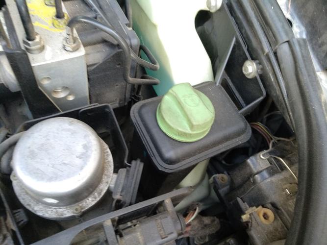 助力油壶(渗液)