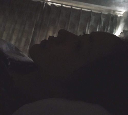 睡觉了 偷拍一下姐姐的侧脸