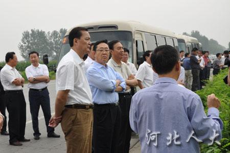 检查组在定兴县李郁庄乡进行实地检查