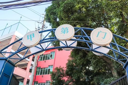 泉州新晋拍照圣地,20000㎡大空间,酷炫的报纸隧道