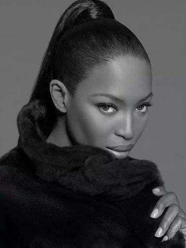 naomi campbell:生活的路总有一些不平事,请你不必太在意,洒脱一些过
