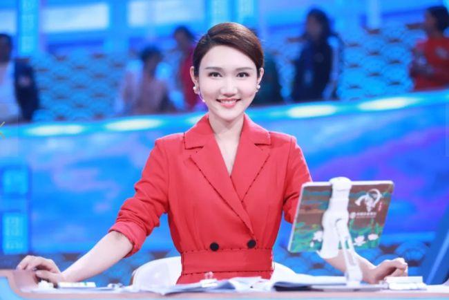 参与创办了子栏目《龙洋早间秀》也因此在直播界多了一个口胡的称号