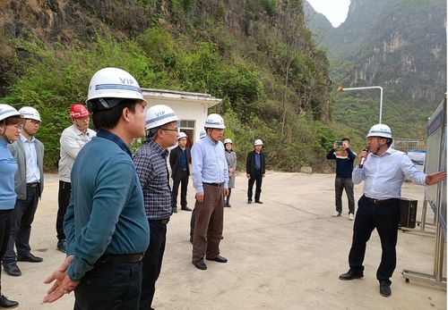 蒋红林副市长(前排右2)率队实地调研广西左江山秀船闸扩能工程项目.
