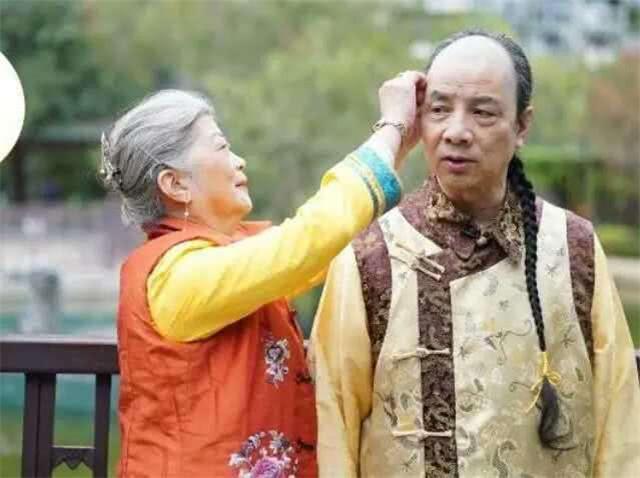 生活在香港的爱新觉罗皇族后人低调且有皇族范