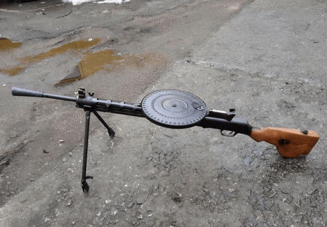 硝烟弥漫的抗美援朝战场这款dp27曾是志愿军的亲密战友