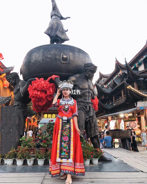 第一次穿苗族服饰,献给恩施土家女儿城_服饰_拍照_土家女儿城_配饰