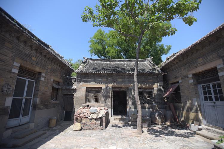 村里的一处古院落(徐建彬摄)