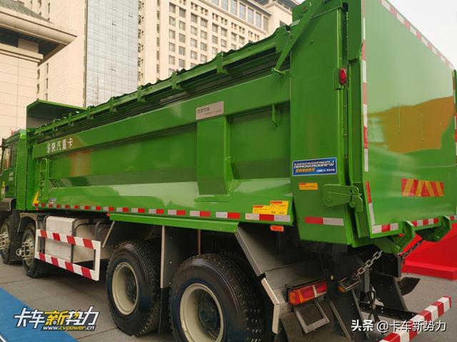 装70吨续航210公里最强电动巨兽陕汽德龙m3000s纯电动自卸车