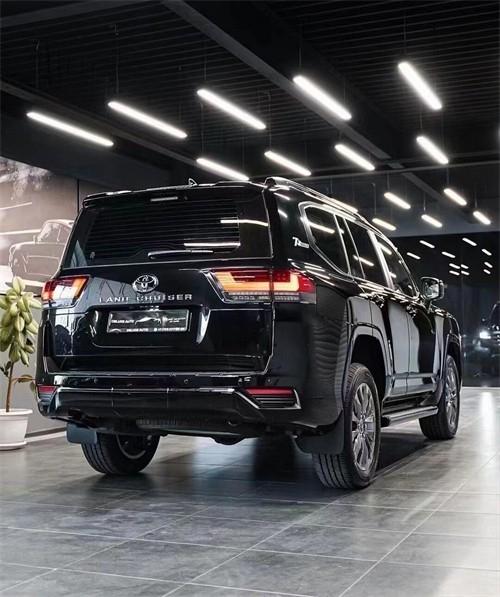2022款丰田兰德酷路泽lc300全新上市,是世界上最经典的越野车之一.