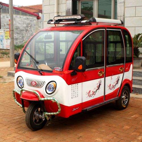 新品全封闭燃油老年拉客车残疾人助力车力帆水冷发动机三轮摩托车