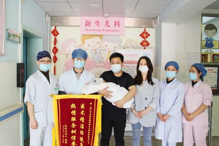 成功救治两名早产儿,铜仁市妇幼保健院新生儿科喜获两幅锦旗