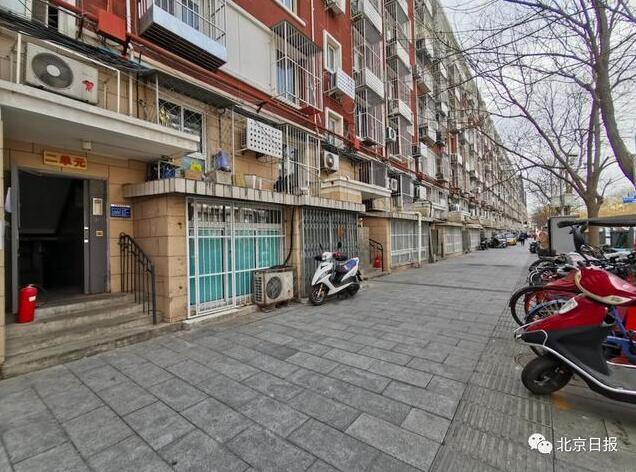 灵境胡同6号楼单元门大敞,进出缺乏管理