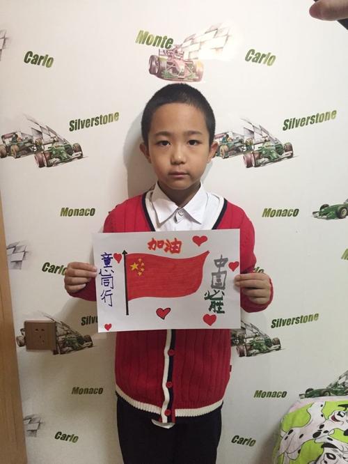 阅读笔记和观看升国旗绘画