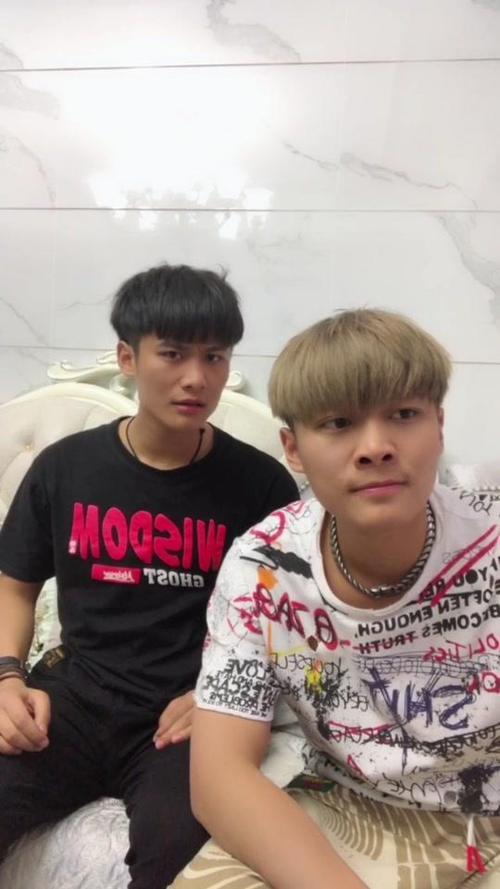 原创小杨哥直播给大杨哥介绍对象称大杨哥是自己侄