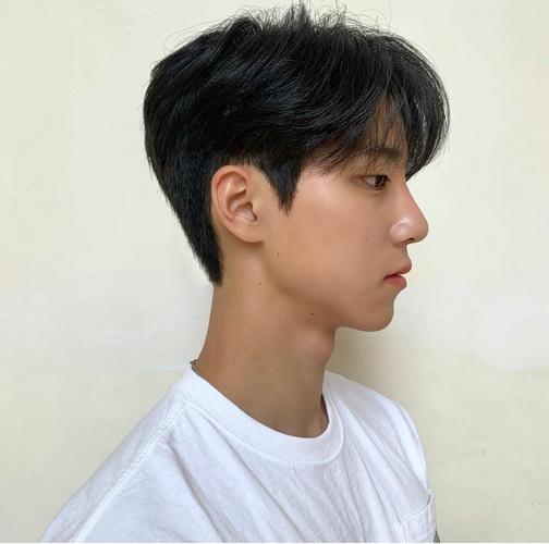 男生帅气发型推荐