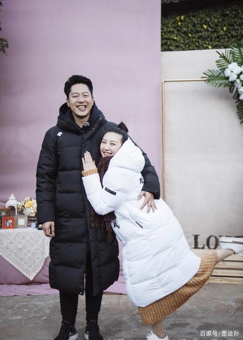 凌潇肃与妻子被动困武汉,不能出门,选择这样的方式为