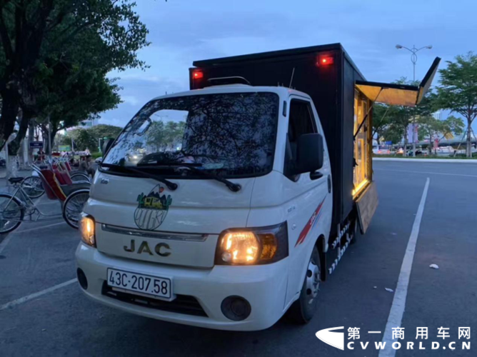 卡车频道 轻卡资讯 助推"地摊经济" 江淮轿卡售货车强势来袭