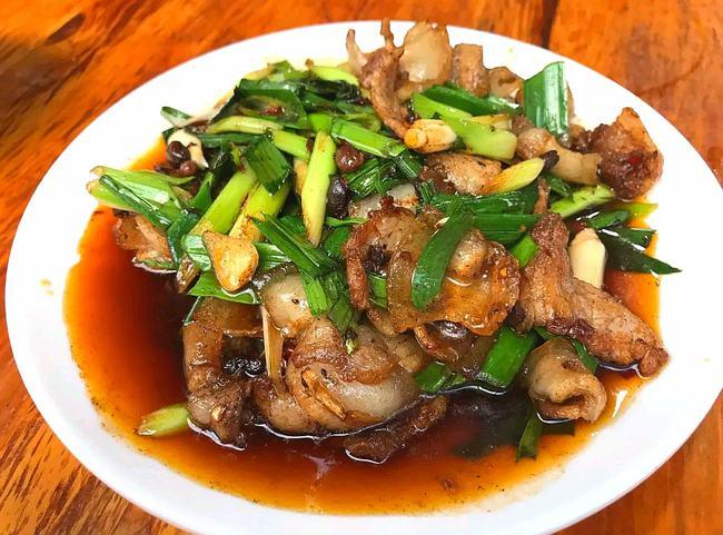 传说中的大厨成都正宗的苍蝇馆子回锅肉下饭扣肉肥糯香