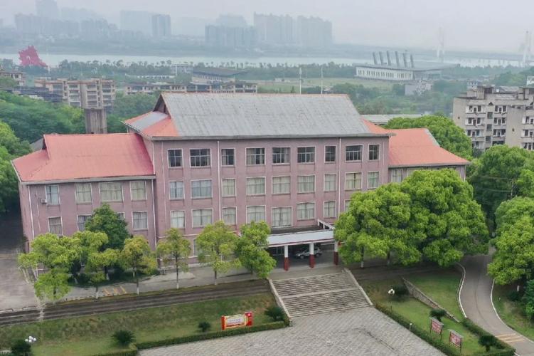 湖工一角等你来猜!_湖南工程学院_零二七艺考