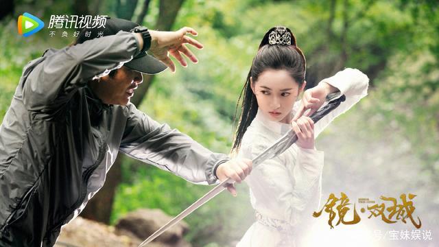 陈钰琪现代首秀不佳!《昔有琉璃瓦》发际线堪忧,官方p