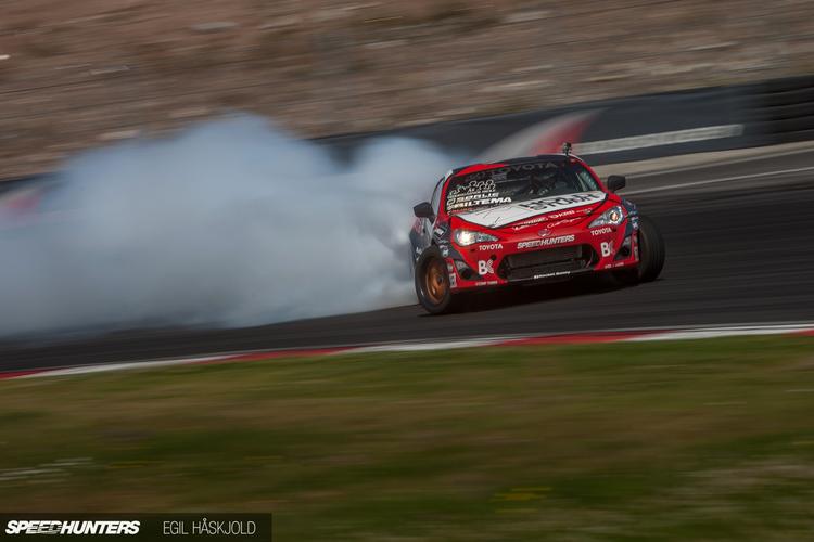 丰田fr-s接穗gt86漂移烟高清壁纸1366x768分辨率查看