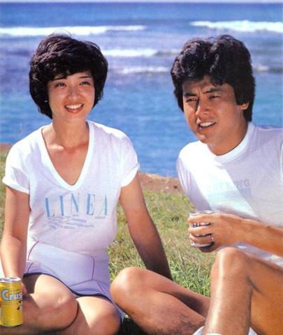 41年前,红极一时的山口百惠嫁给三浦友和,咧嘴笑露出一口小虎牙